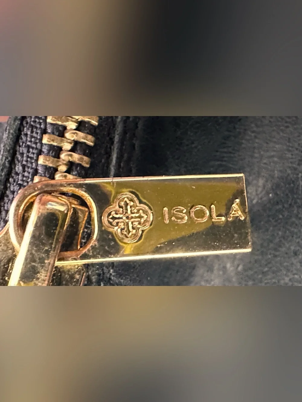 Isola elegant black